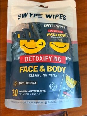 Detoxifying Face & Body Cleansing Wipes